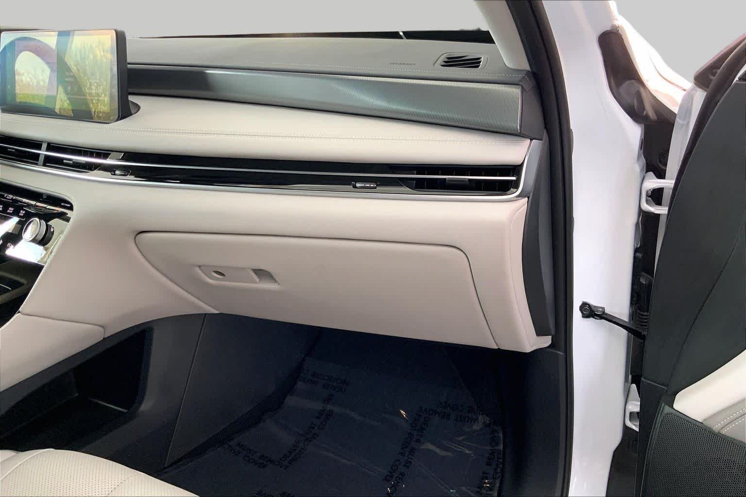 Used 2026 Radiant White INFINITI PURE image 19