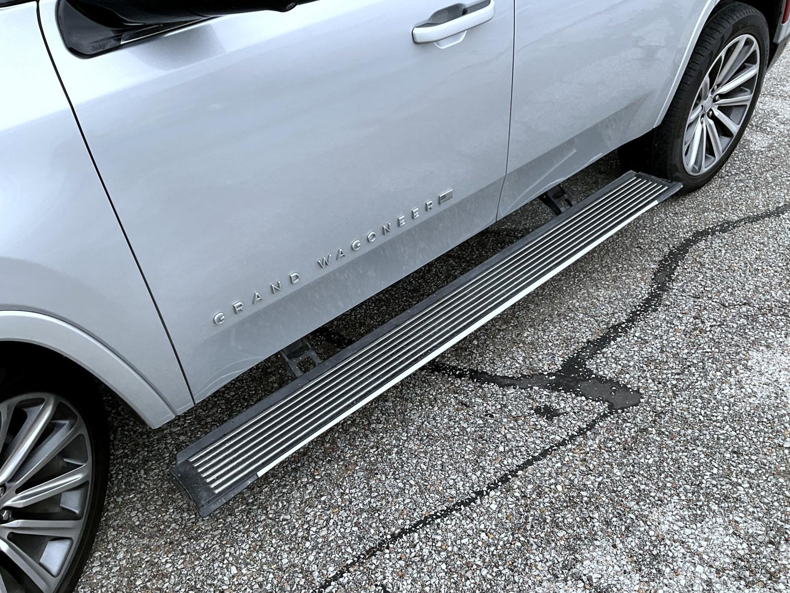 Used 2023 Silver Jeep Base image 22