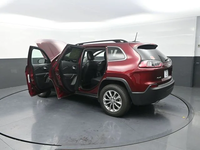 Used 2022 Red Jeep Latitude Lux image 34