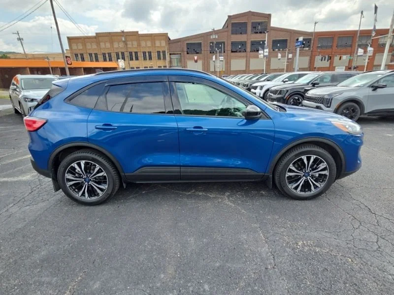 Used 2022 Blue Ford SEL image 8