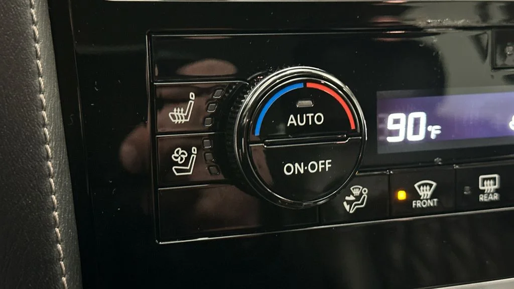 Used 2022 Black Nissan Platinum image 30