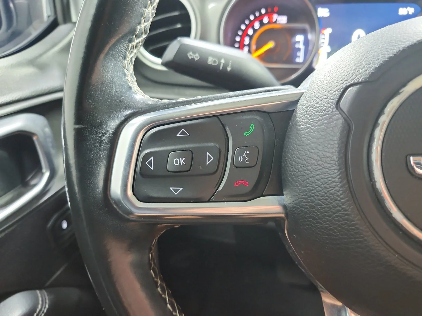 Used 2019 White Jeep Unlimited Sahara image 18