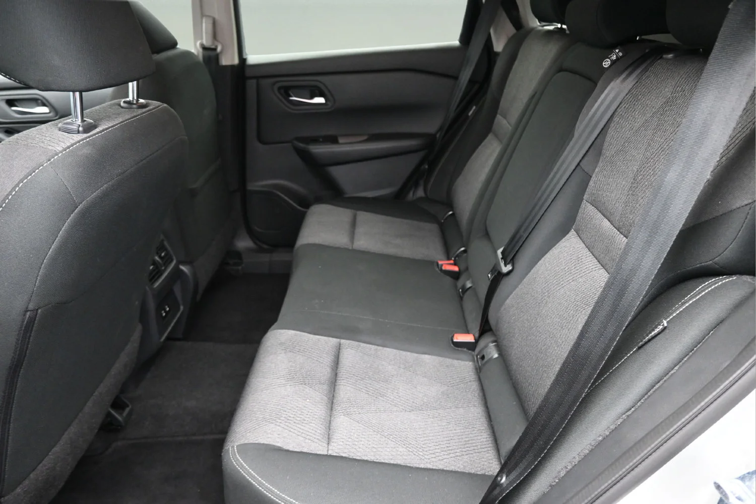 Used 2025 Silver Nissan SV image 13