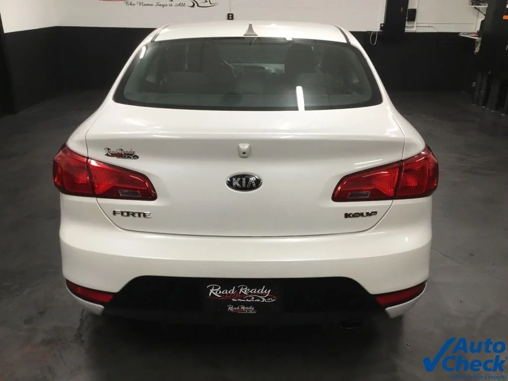 Used 2015 White Kia EX image 9