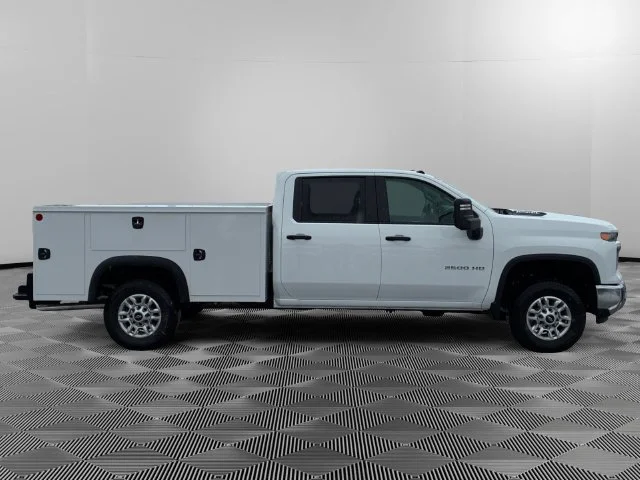 New 2026 Summit White Chevrolet WT image 6