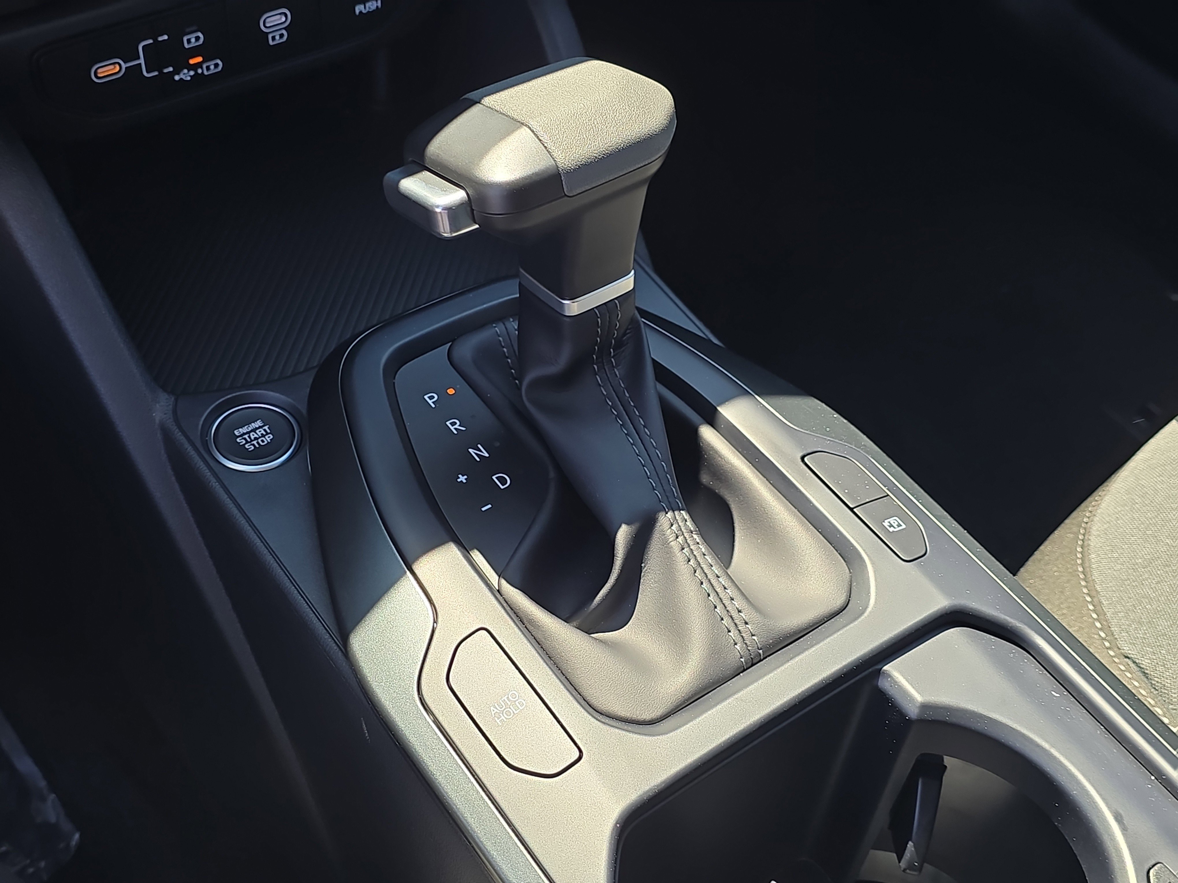New 2026 Snow White Pearl Kia LXS image 25