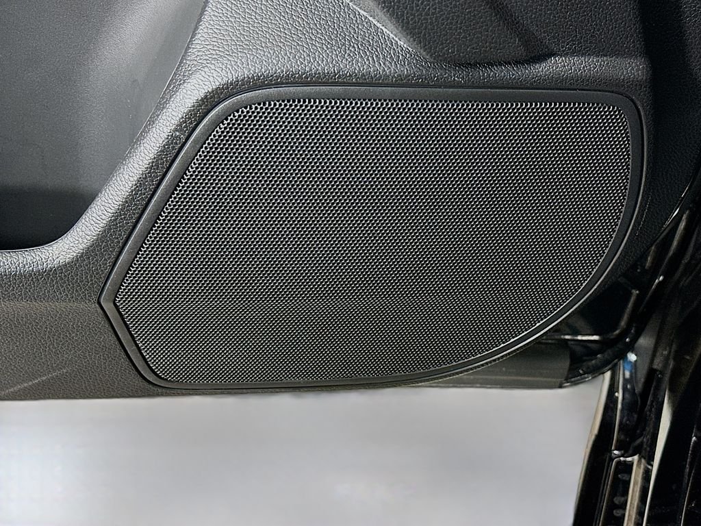 Used 2017 Crystal Black Pearl Honda Touring image 19