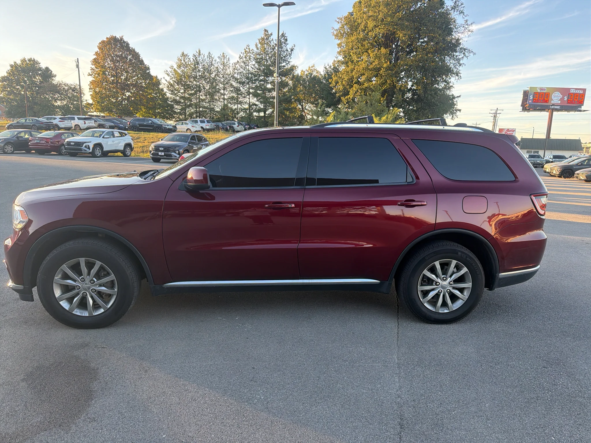 Used 2017 Octane Red Pearlcoat Dodge SXT image 6