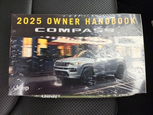 New 2025 Silver Zynith Metallic Clear-Coat Exterior Paint Jeep Limited image 32