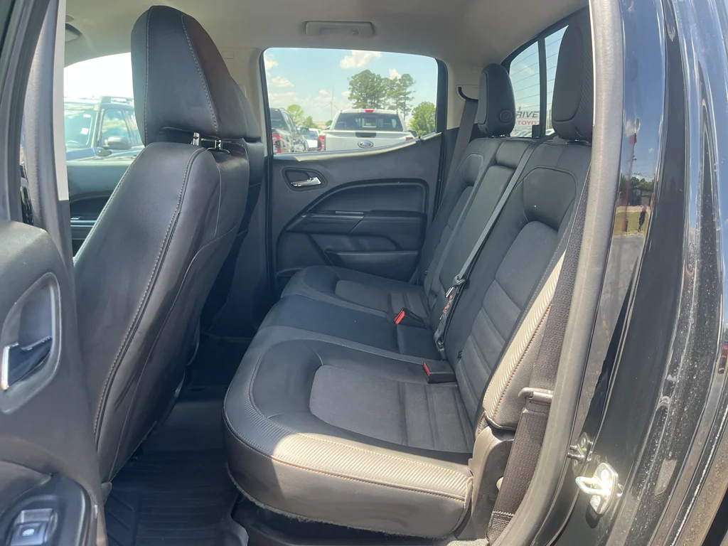 Used 2021 Onyx Black GMC 4WD AT4 w/Cloth image 8