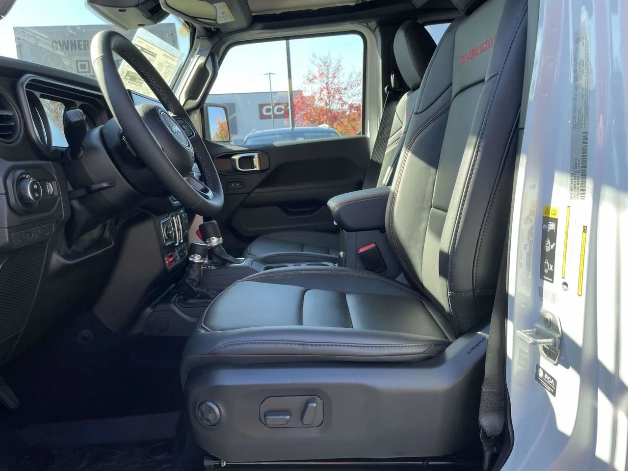 New 2026 Bright White Clear-Coat Exterior Paint Jeep Rubicon X image 24