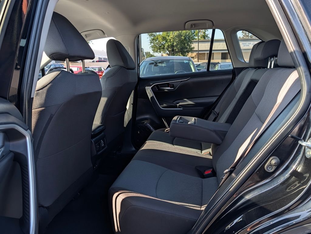 2024 Toyota RAV4 XLE - Photo 12
