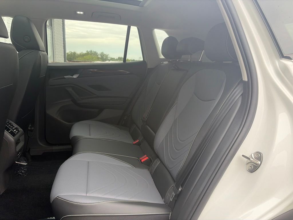 New 2026 Pure White Volkswagen SE image 23