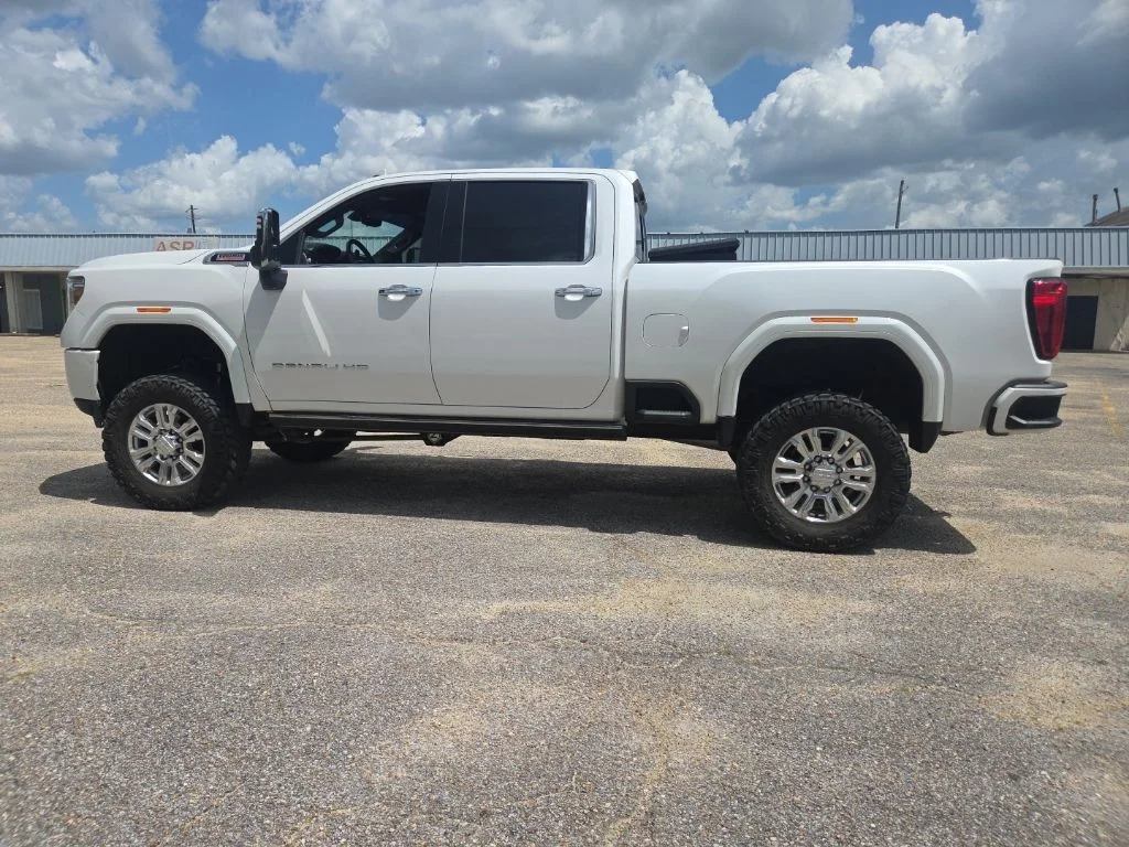 Used 2022 White GMC Denali image 6