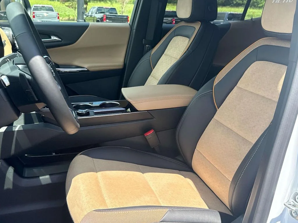 New 2027 Polar White Tricoat Chevrolet ACTIV image 8