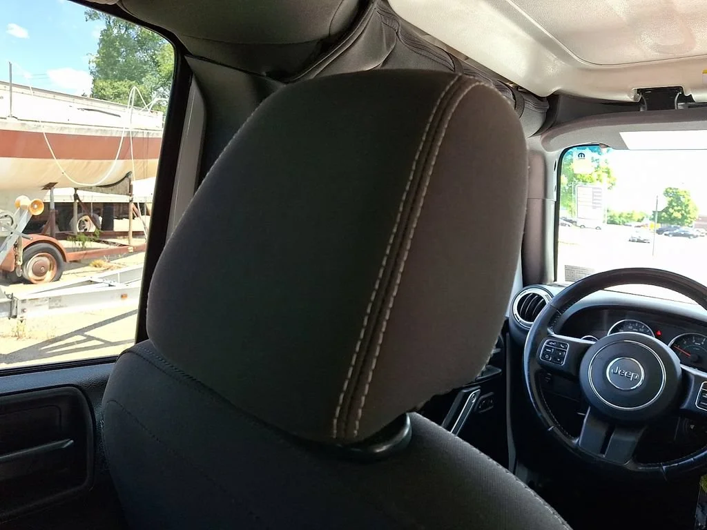Used 2018 Bright White Clearcoat Jeep Sahara image 14