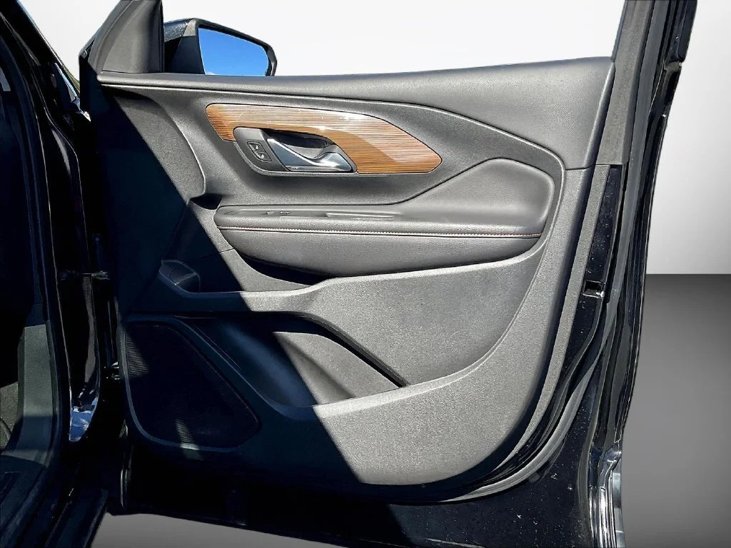Used 2020 Ebony Twilight Metallic GMC SLE image 28