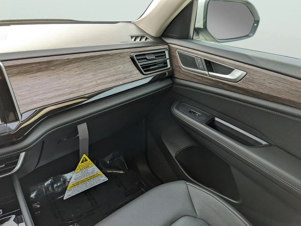 New 2026 White/off-white Volkswagen SEL image 18