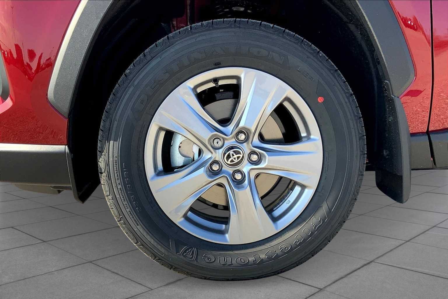 Used 2025 Ruby Flare Pearl Toyota XLE image 11