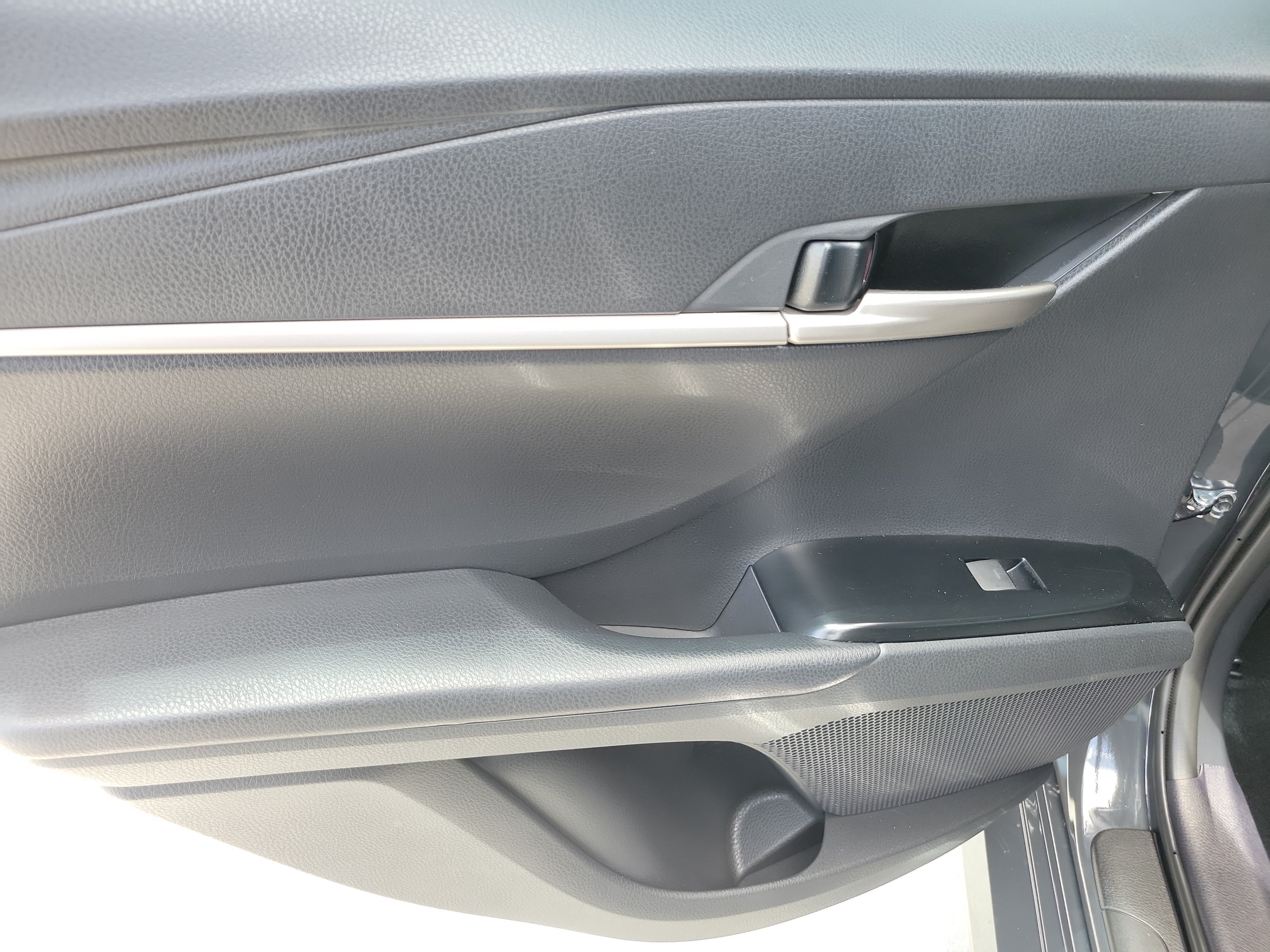 Used 2025 Underground Toyota LE image 11
