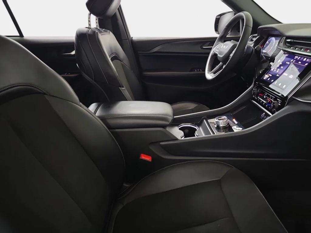 Used 2023 Bright White Clearcoat Jeep Altitude X image 10