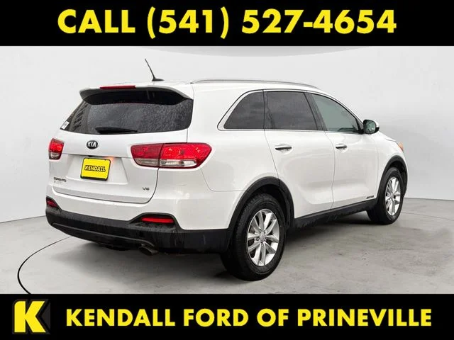 Used 2017 Snow White Pearl Kia LX image 5