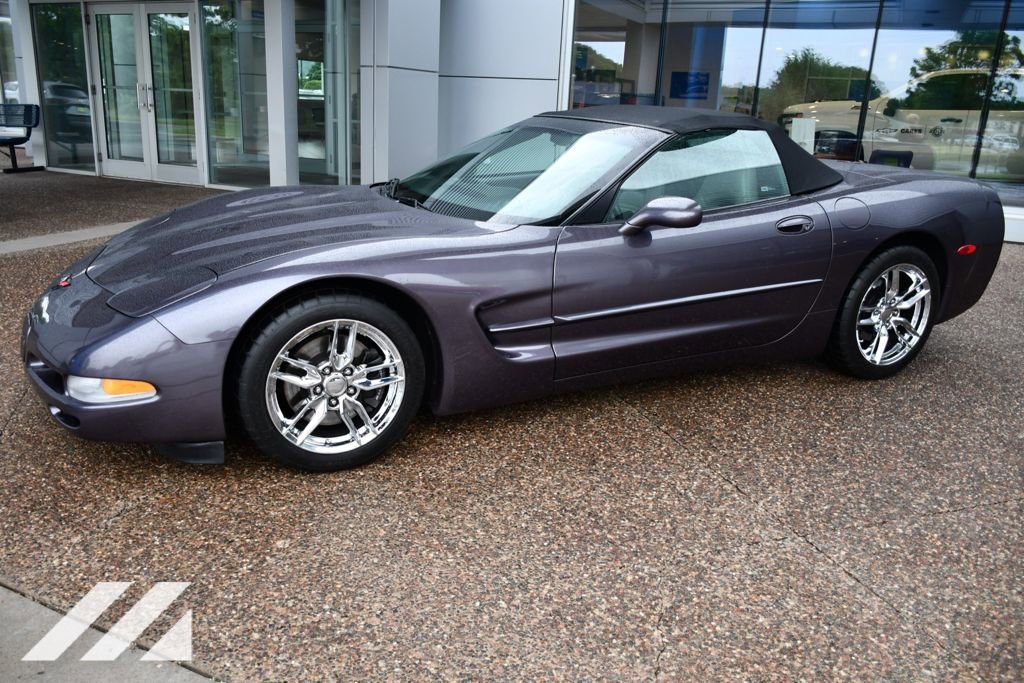 Used 1998 Chevrolet Corvette Base with VIN 1G1YY32G0W5111143 for sale in Onalaska, WI
