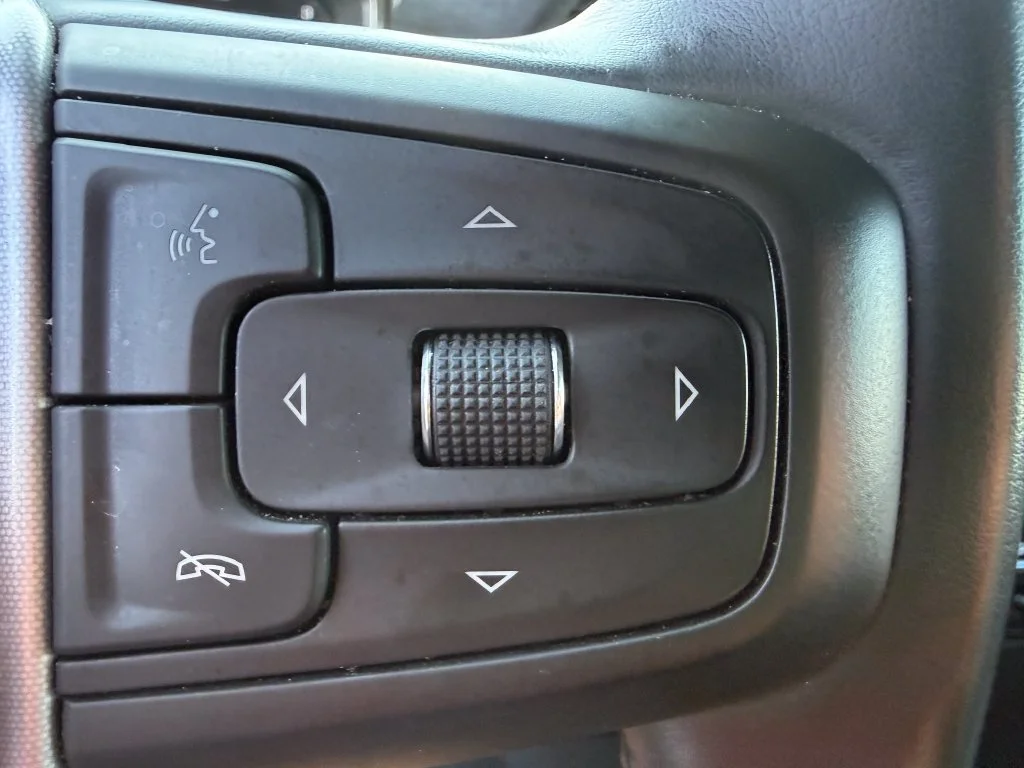 Used 2025 Silver GMC SLT image 17