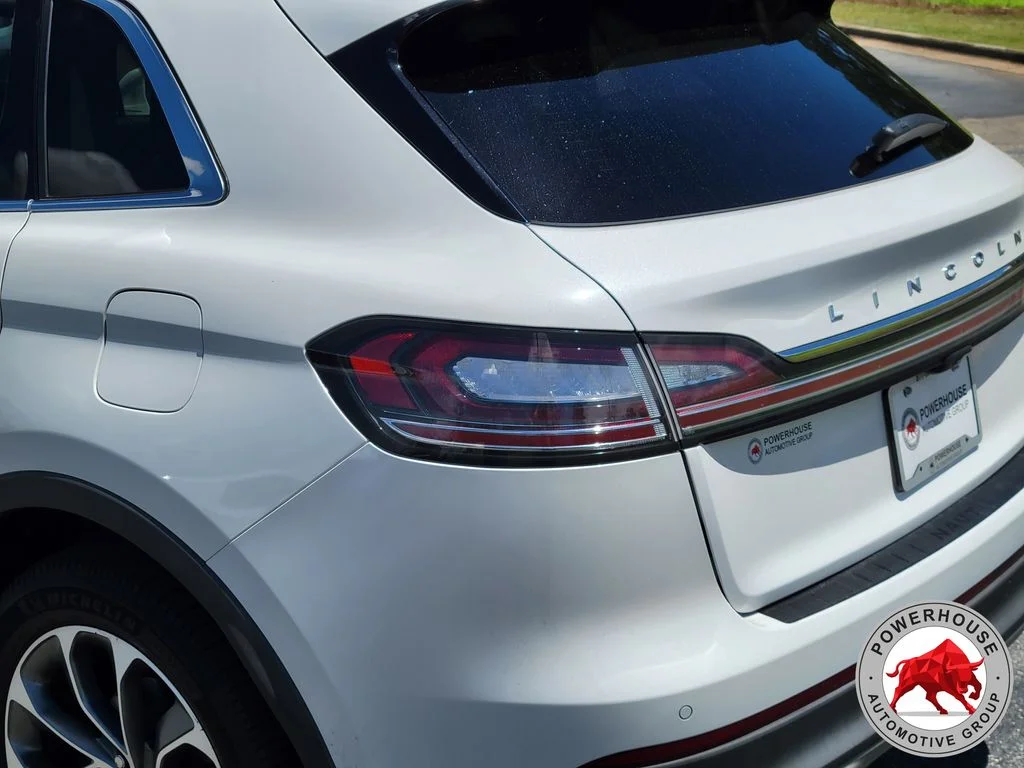 Used 2022 White Lincoln Reserve image 12