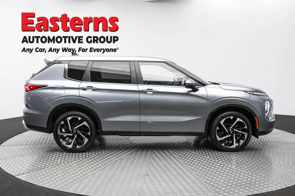 Used 2024 Gray Mitsubishi SE image 4