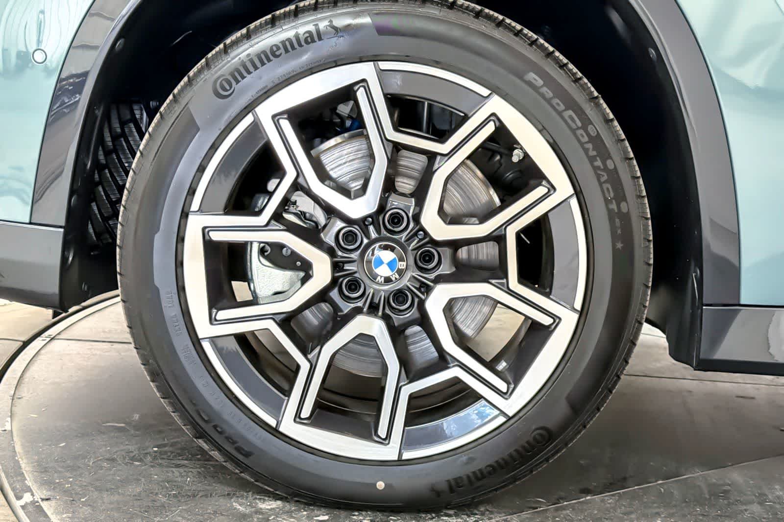 New 2026 Cape York Green Metallic BMW xDrive28i image 25