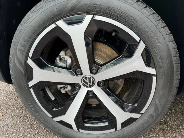 New 2026 Deep Black Pearl Volkswagen SEL image 24