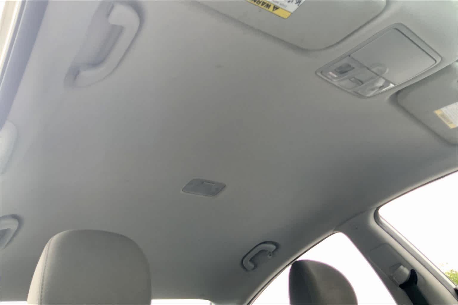 Used 2016 Quartz White Pearl Hyundai SE image 13