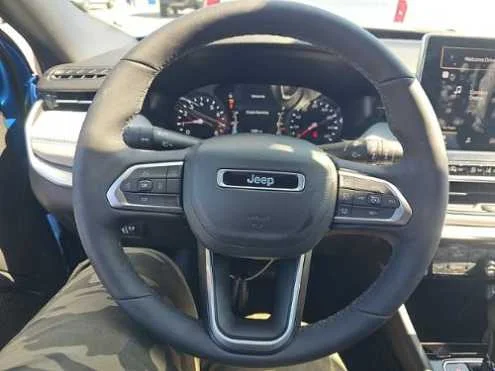 Used 2025 Hydro Blue Pearlcoat Jeep Limited image 11