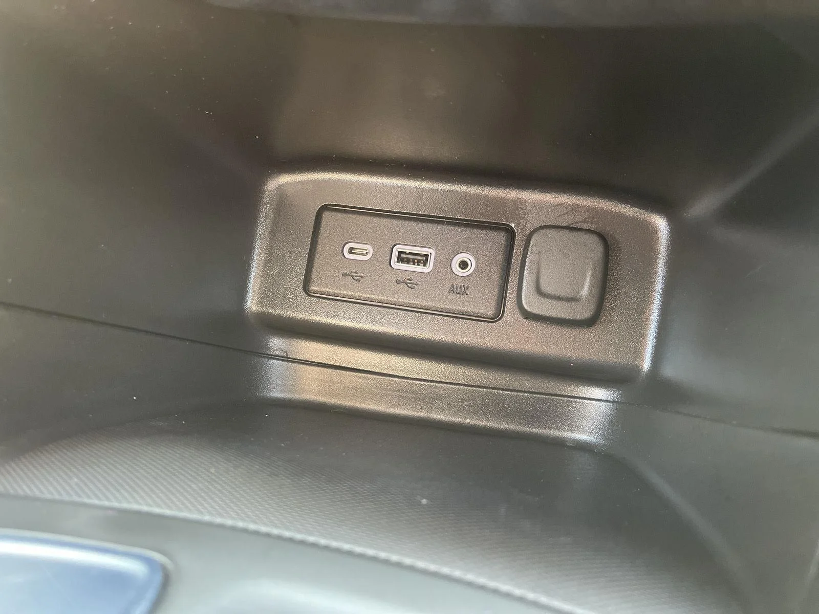Used 2024 Summit White Chevrolet LT image 28