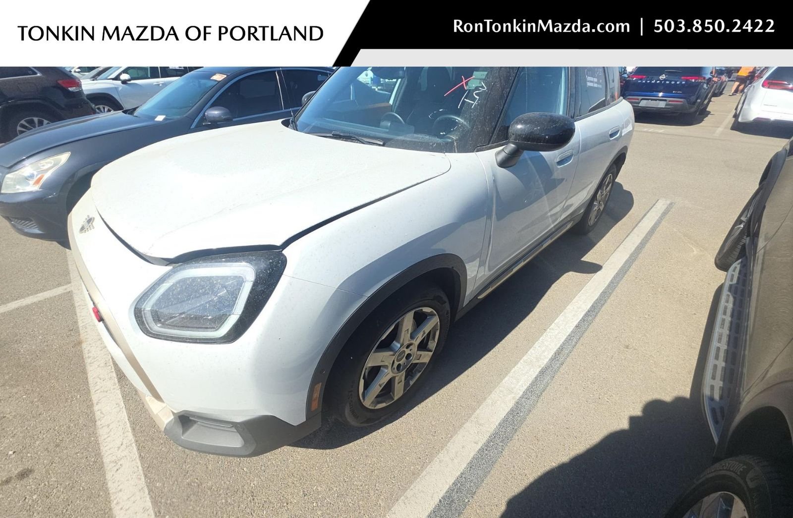 Used 2025 White Metallic MINI Signature Plus image 1