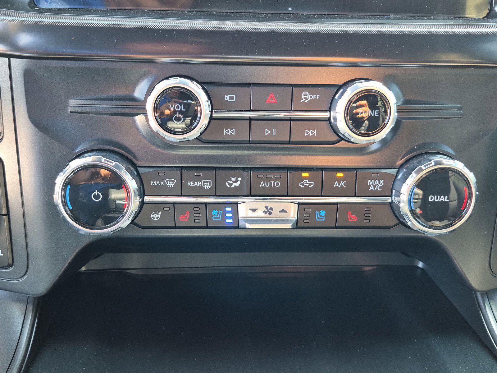 New 2025 Space White Metallic Ford Tremor® image 28
