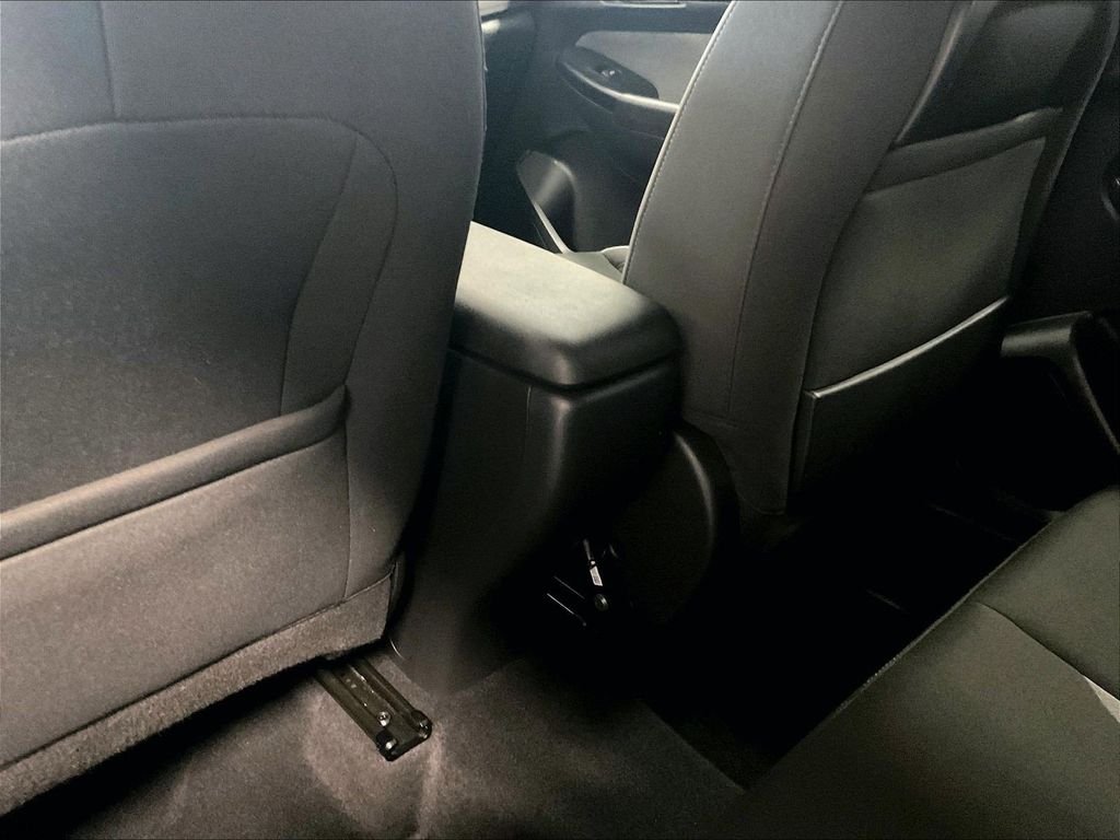 Used 2025 White Chevrolet LT image 27