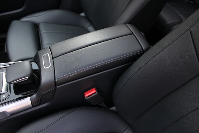 Used 2022  Mercedes-Benz GLB 250 image 22