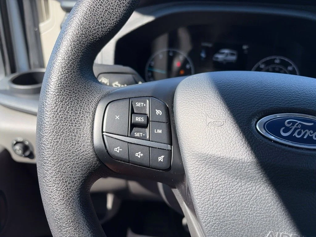 Used 2025 Oxford White Ford XLT image 17