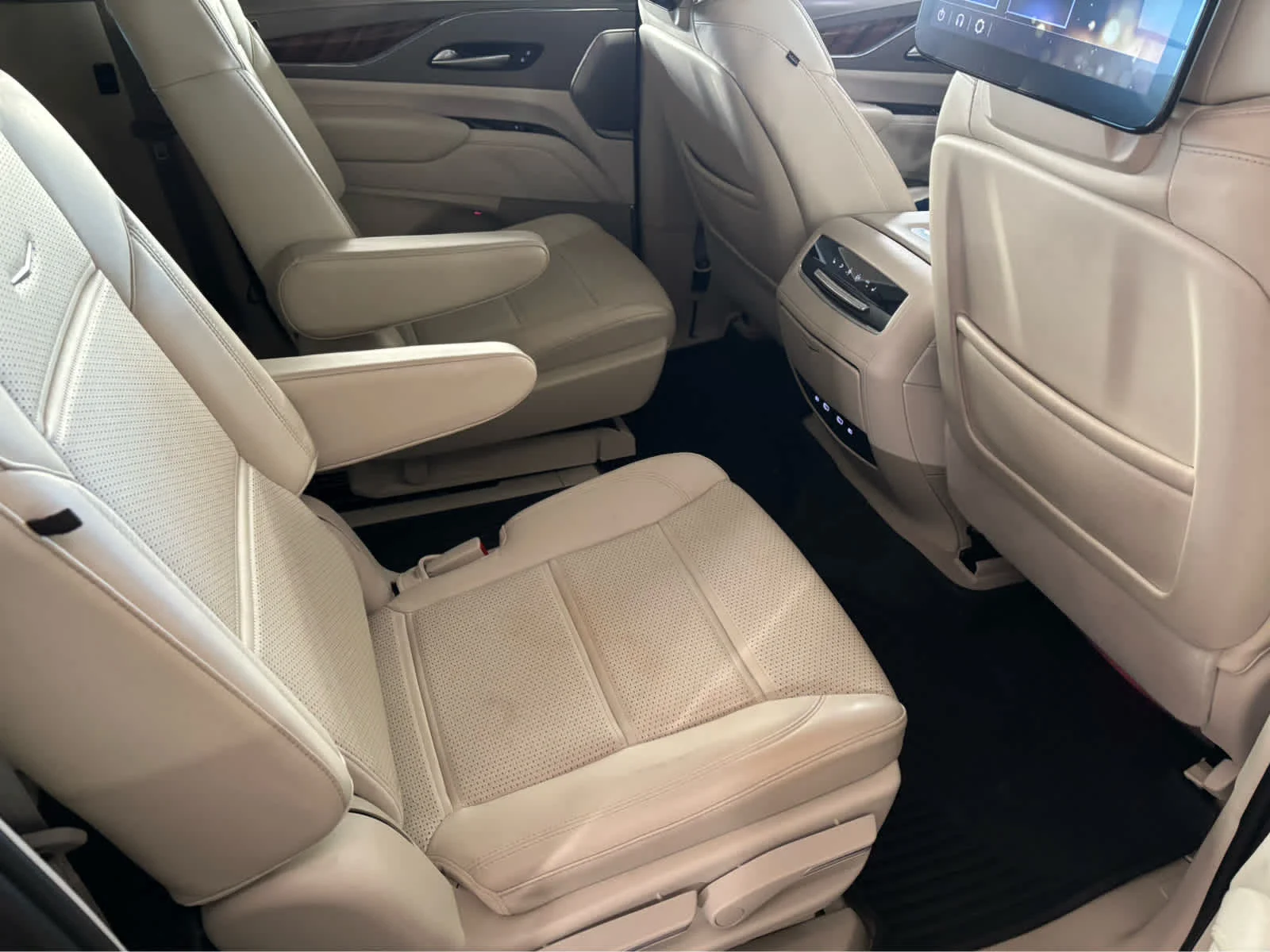 Certified Used 2024 Black Raven Cadillac Sport Platinum image 13