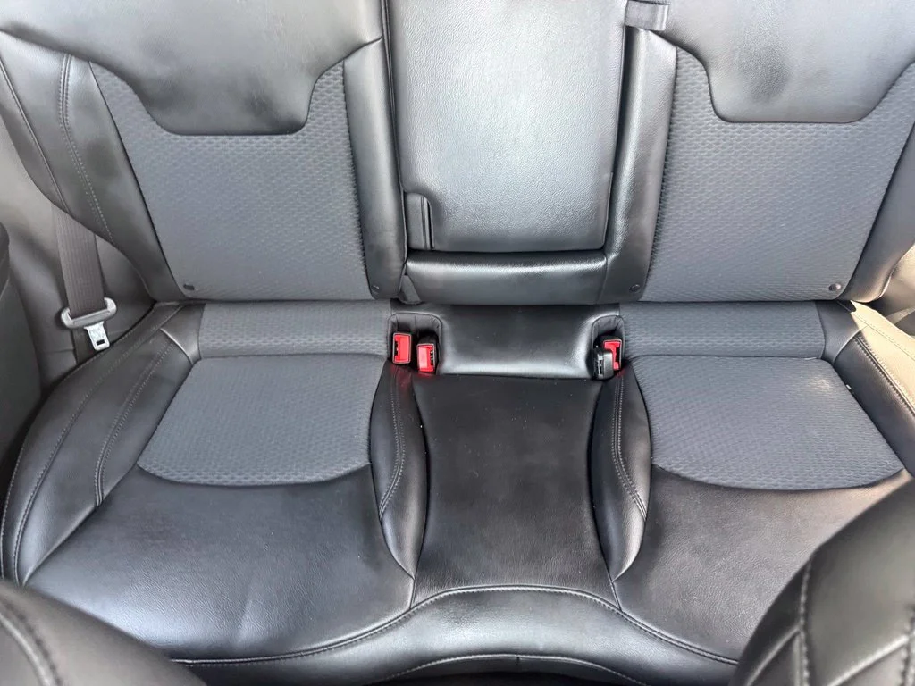 Used 2022 White Jeep Latitude image 28