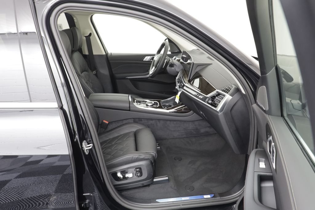 New 2026 Black Sapphire Metallic BMW xDrive40i image 21