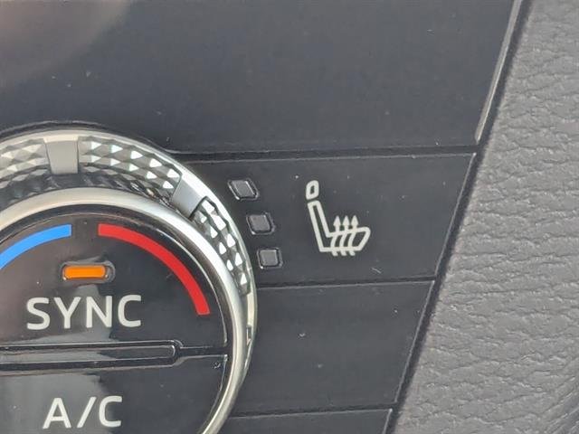 Used 2025 White Diamond Mitsubishi SE image 41