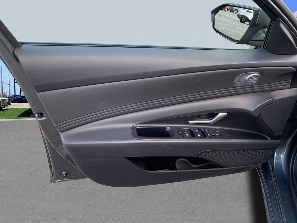 2025 Hyundai Elantra SEL - Photo 17