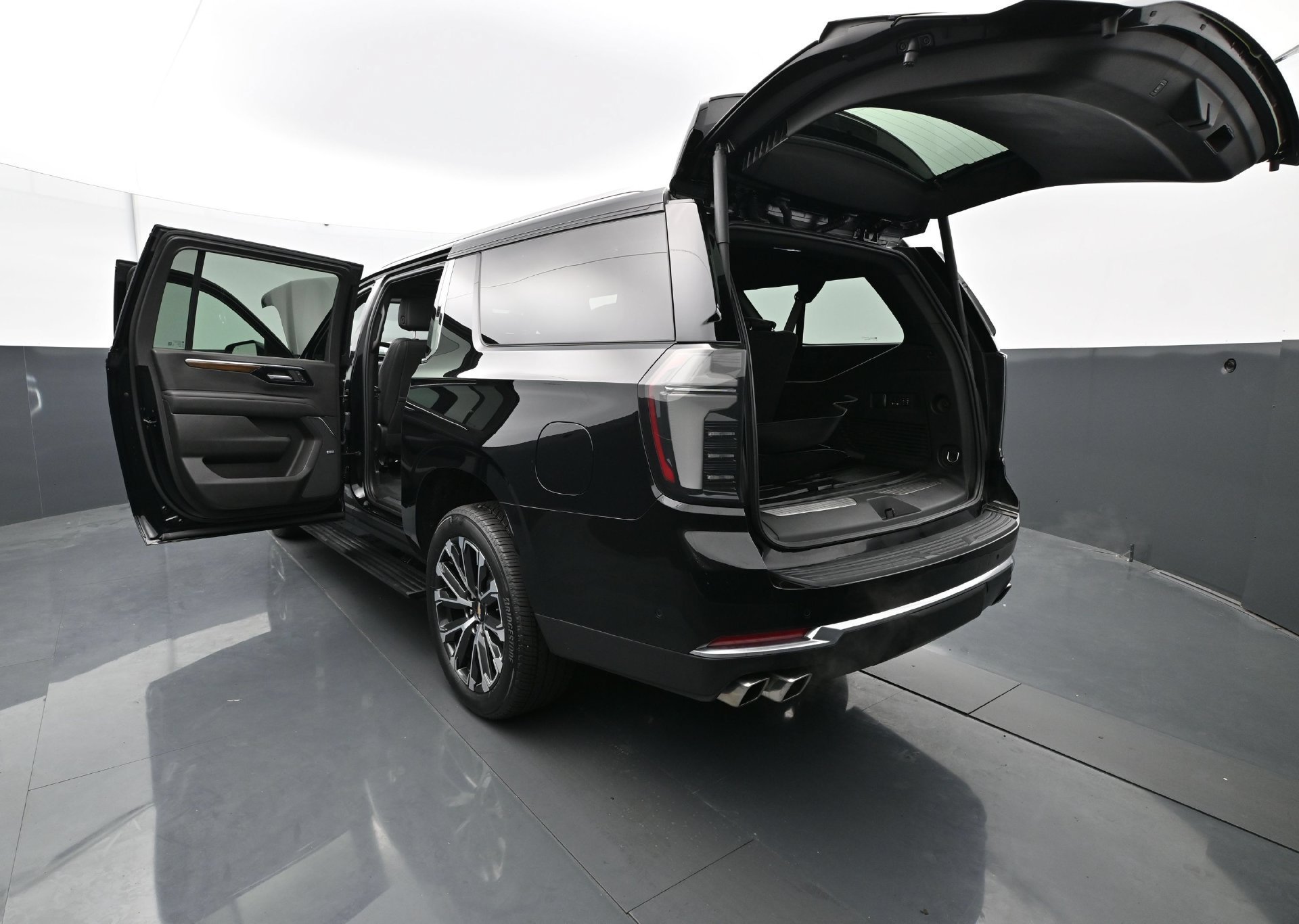 Used 2025 Black Chevrolet High Country image 36