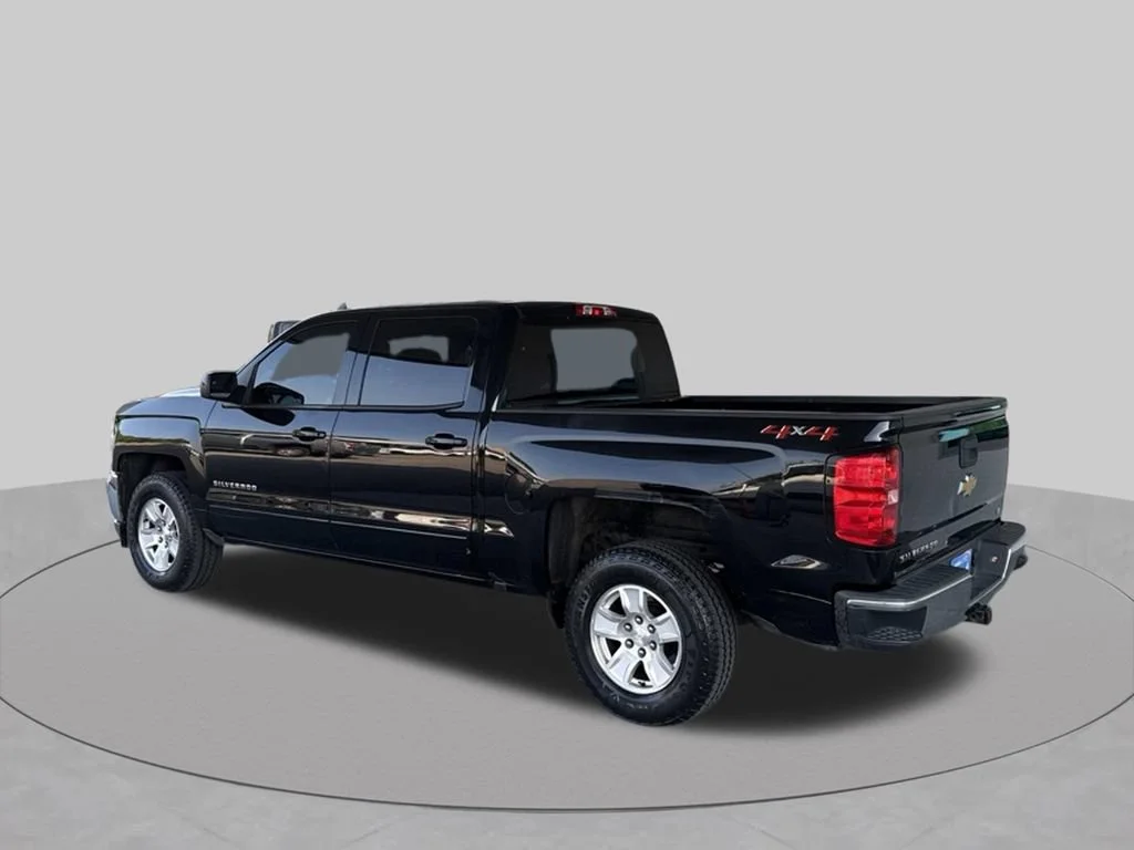 Used 2018 BLACK Chevrolet LT image 5