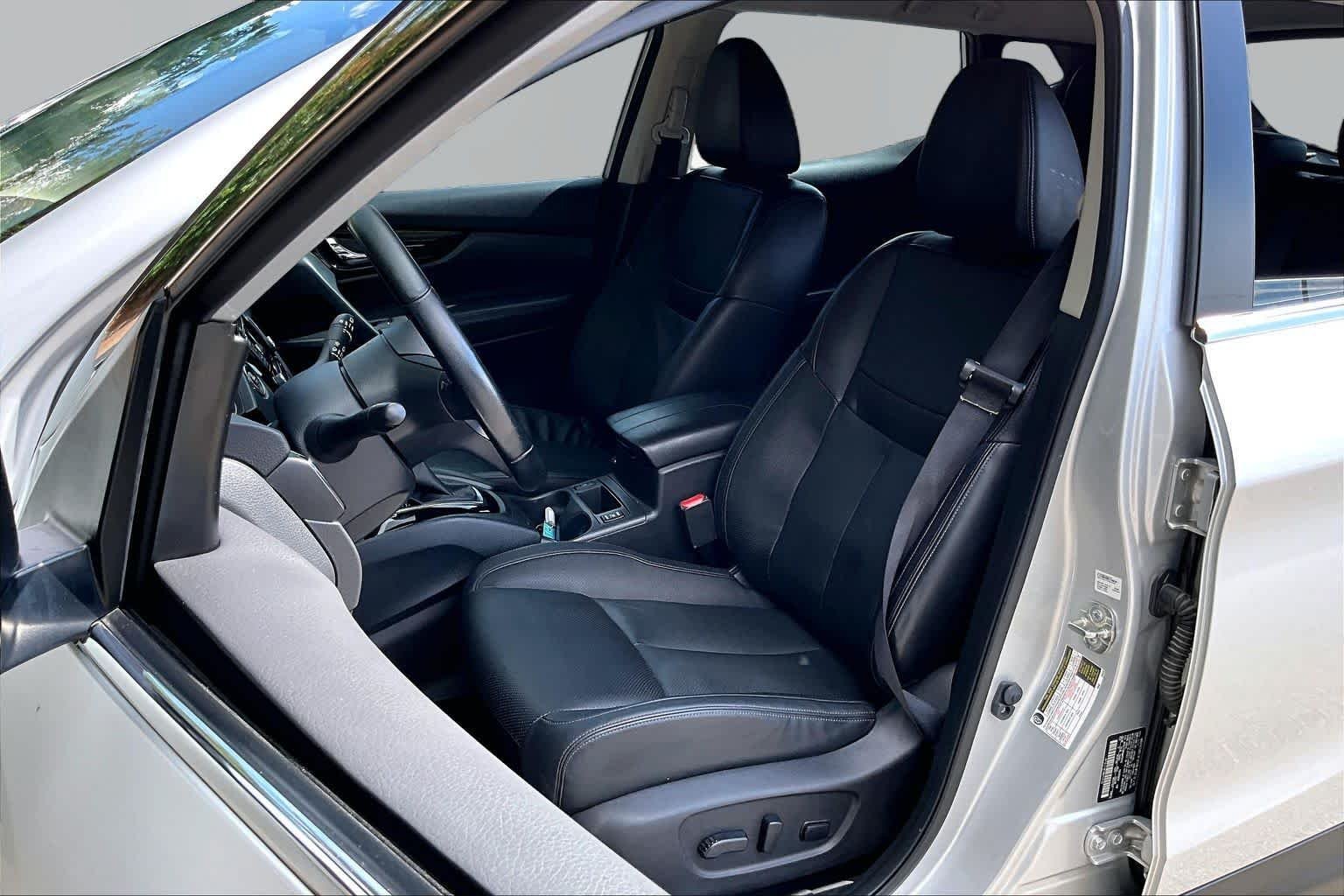Used 2022 Brilliant Silver Metallic Nissan SL image 8