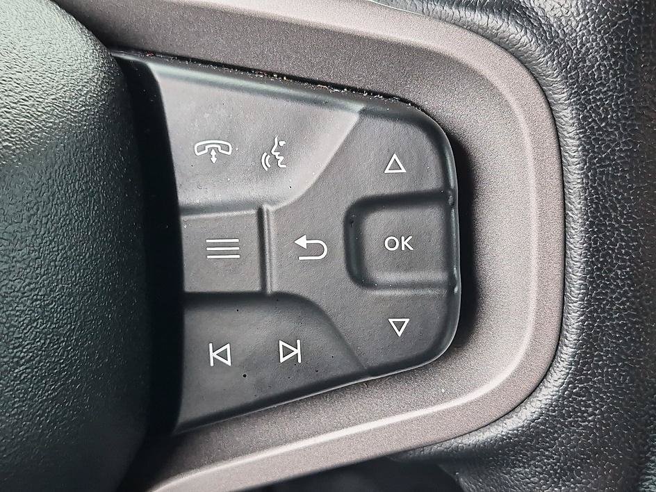 Used 2023 White Ford Badlands image 17