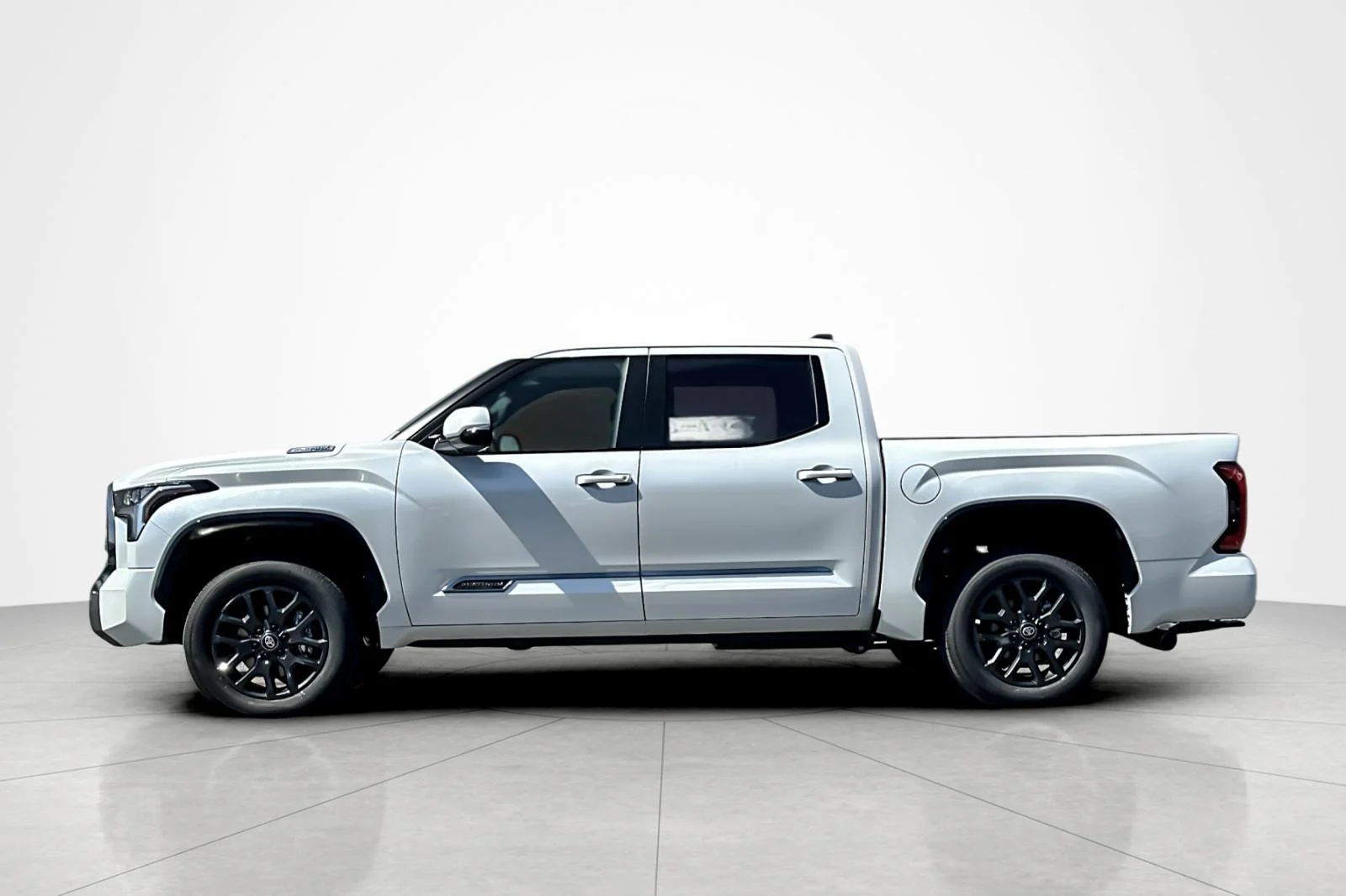 New 2026 Wind Chill Pearl <sup>1</sup> Toyota Tundra Platinum image 2